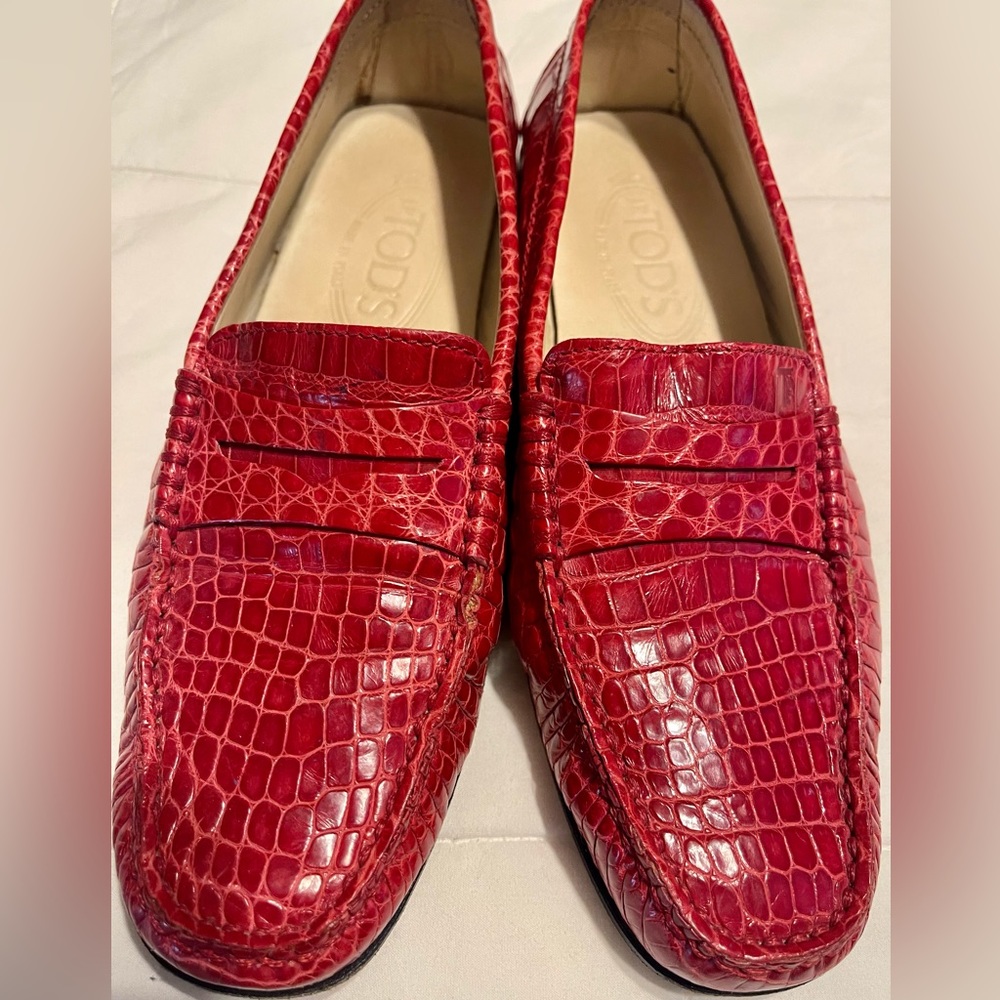 Tod's Gommino Red Patent Leather Crocodile Loafer flats